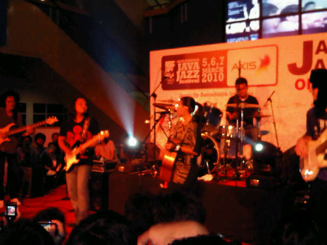Endah N Rhesa & Gugun Blues Shelter